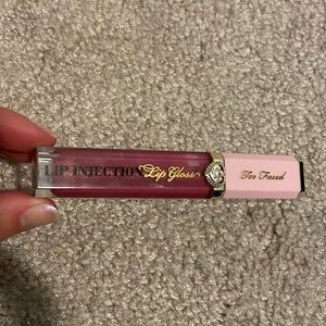 Too faced- lip injection lip gloss - paid off - plumping